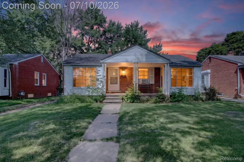 17125 Lennane Redford Charter Township MI 48240
