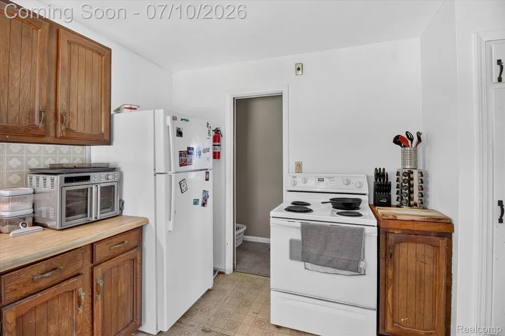 17125 Lennane Redford Charter Township MI 48240