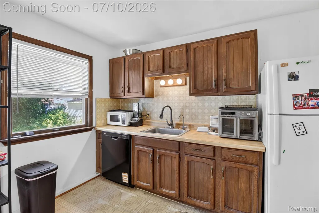 17125 Lennane Redford Charter Township MI 48240