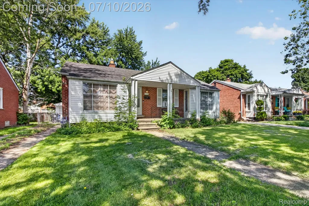 17125 Lennane Redford Charter Township MI 48240