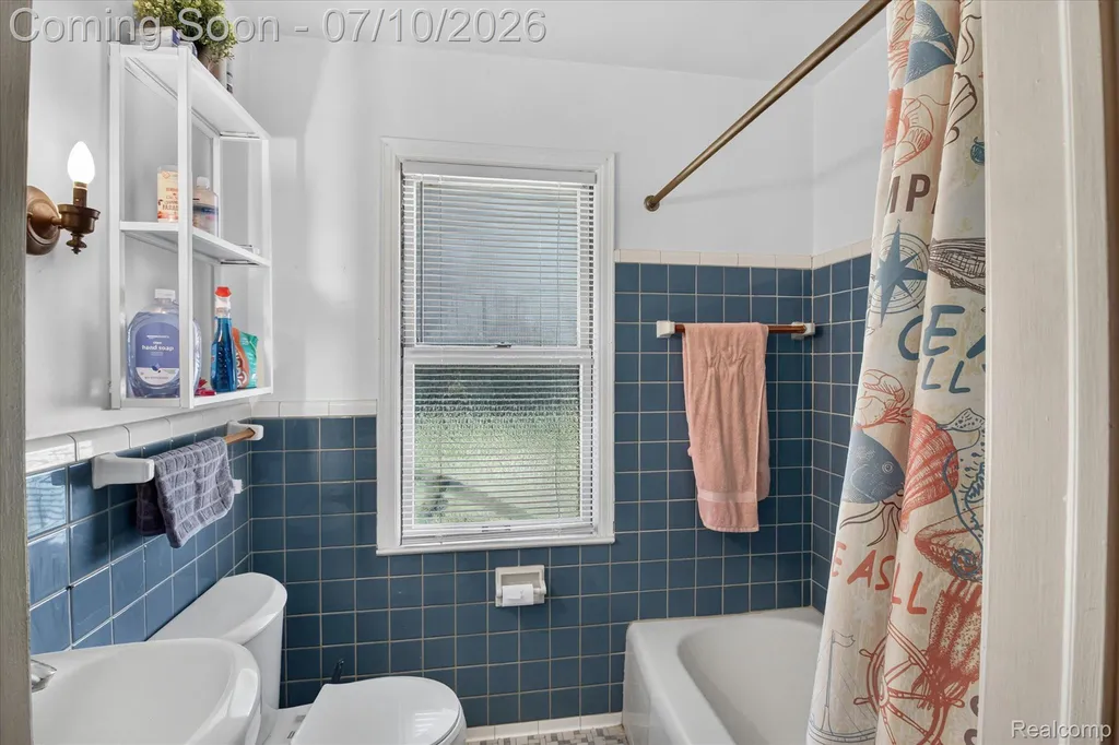 17125 Lennane Redford Charter Township MI 48240