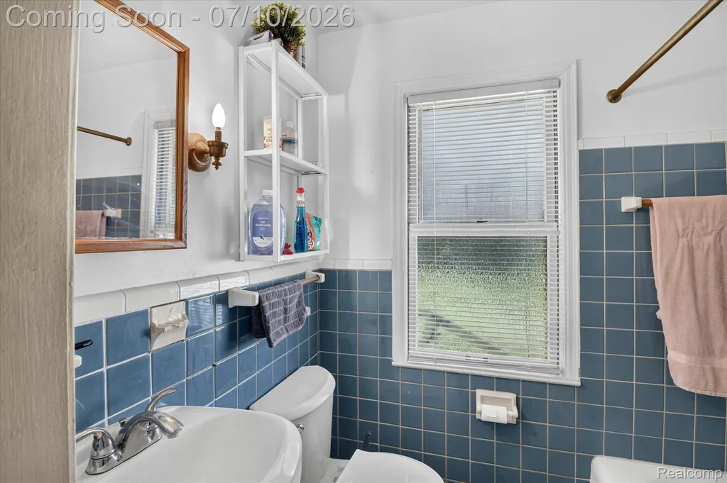 17125 Lennane Redford Charter Township MI 48240