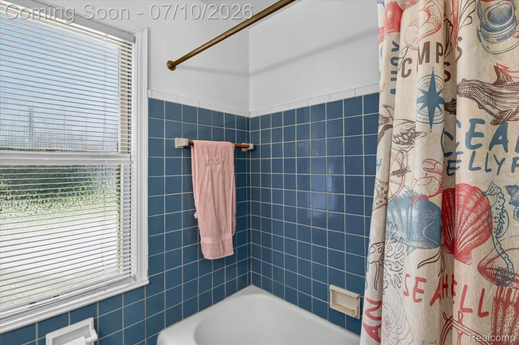 17125 Lennane Redford Charter Township MI 48240