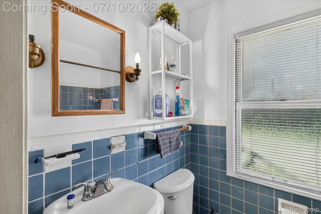 17125 Lennane Redford Charter Township MI 48240