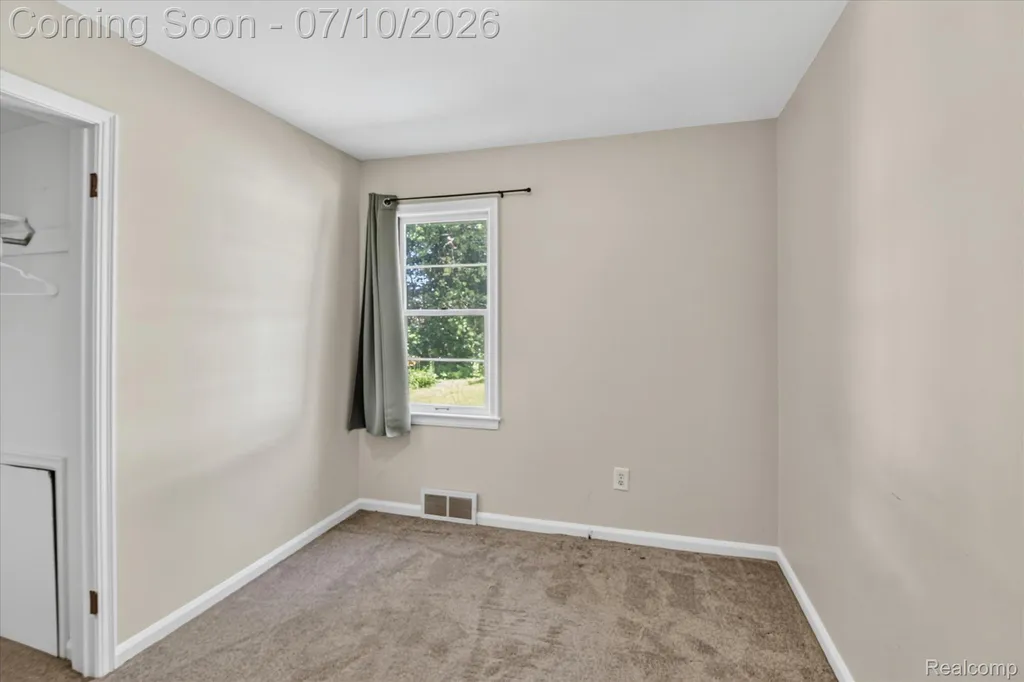17125 Lennane Redford Charter Township MI 48240
