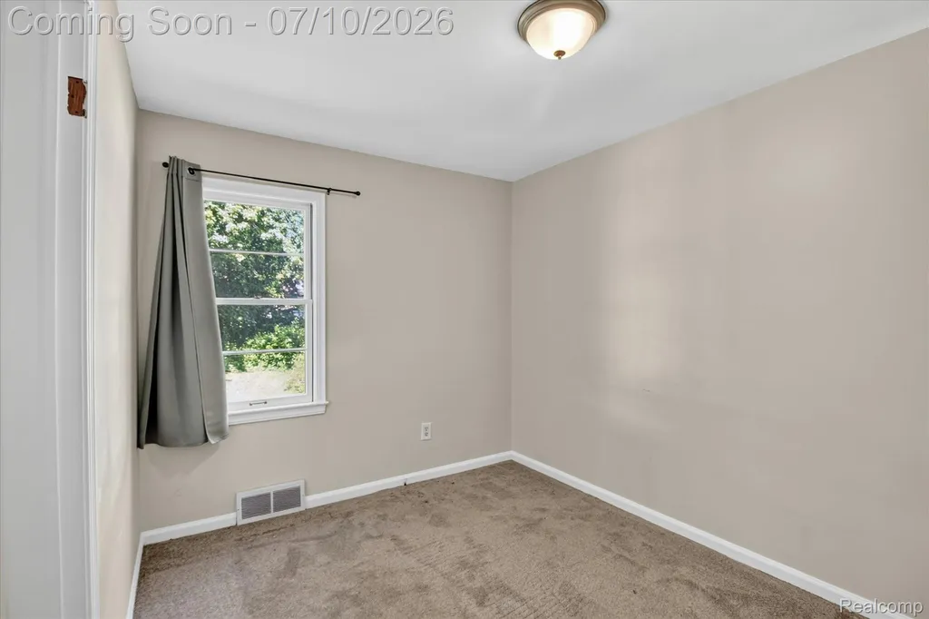 17125 Lennane Redford Charter Township MI 48240