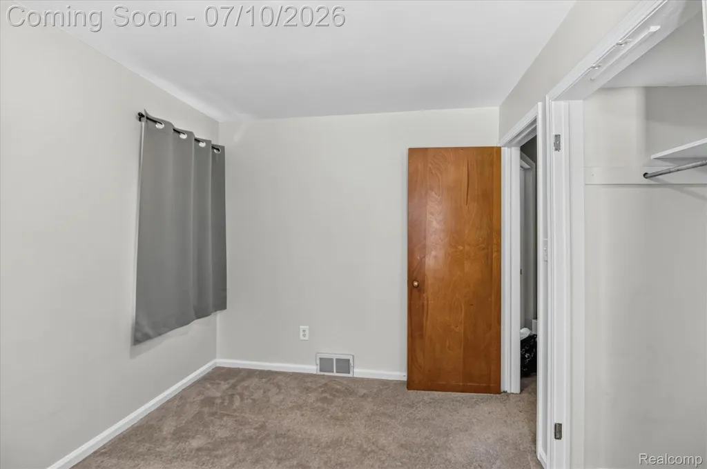 17125 Lennane Redford Charter Township MI 48240
