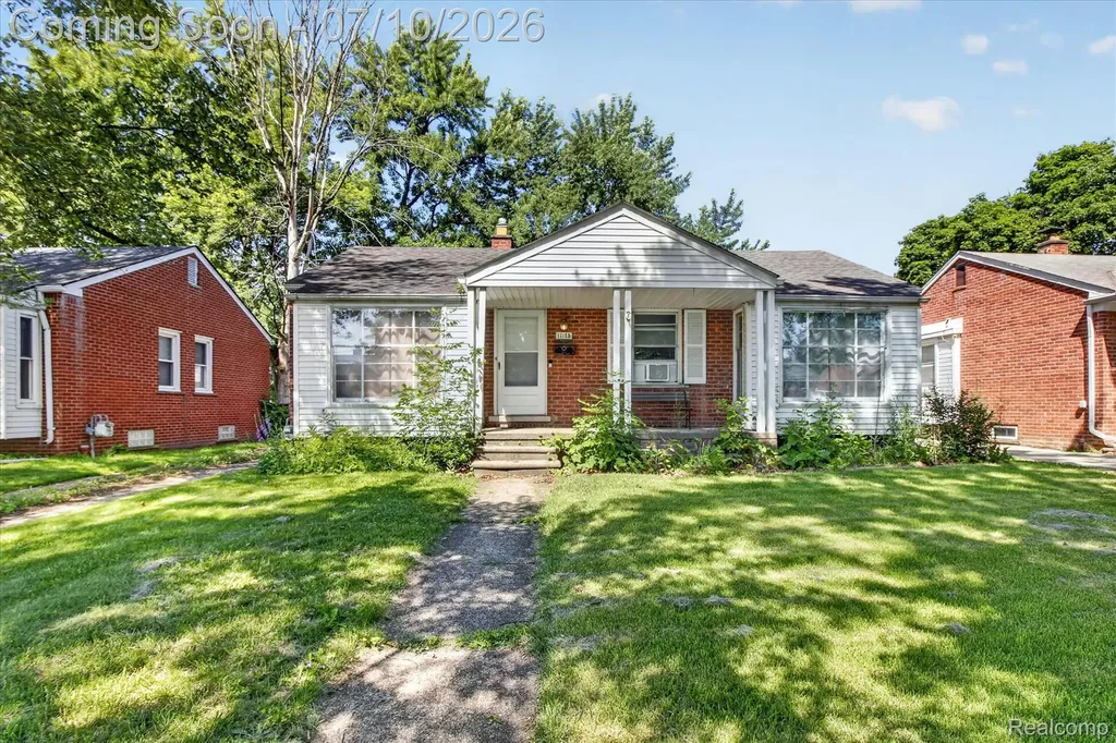 17125 Lennane Redford Charter Township MI 48240