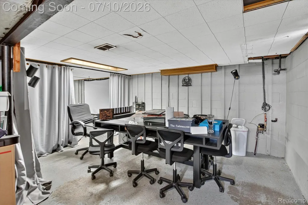 17125 Lennane Redford Charter Township MI 48240