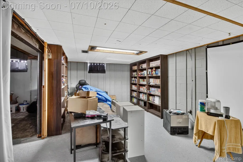 17125 Lennane Redford Charter Township MI 48240