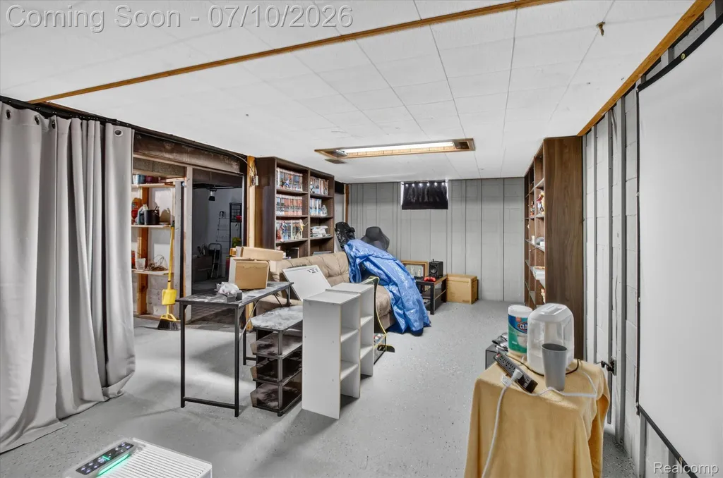 17125 Lennane Redford Charter Township MI 48240