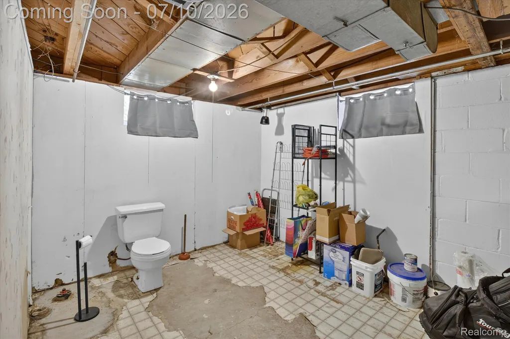17125 Lennane Redford Charter Township MI 48240