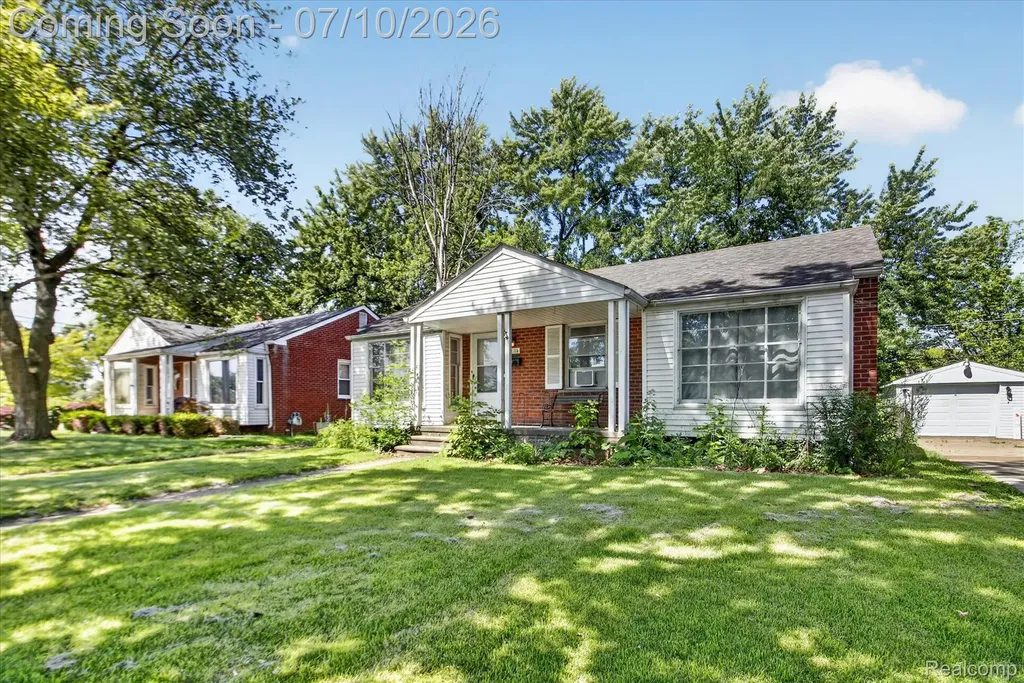 17125 Lennane Redford Charter Township MI 48240