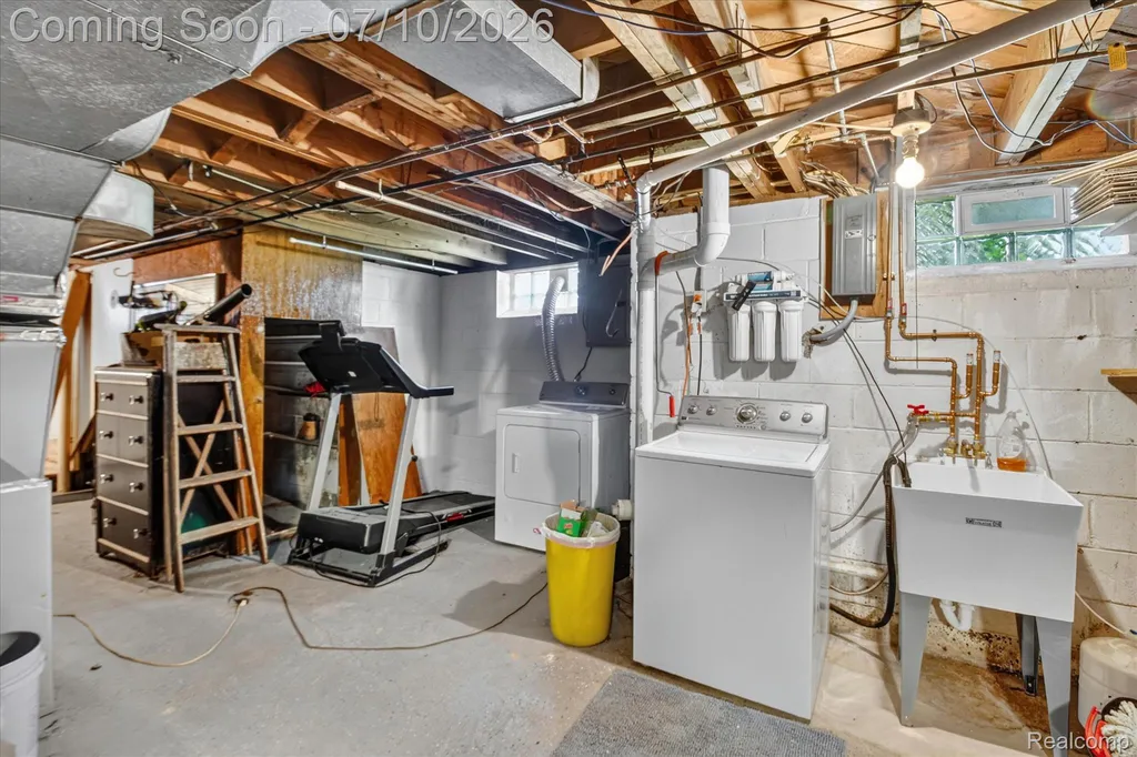 17125 Lennane Redford Charter Township MI 48240