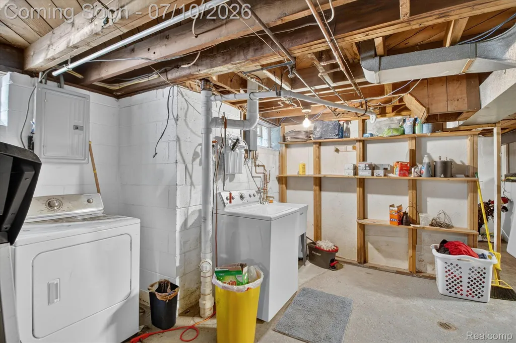 17125 Lennane Redford Charter Township MI 48240