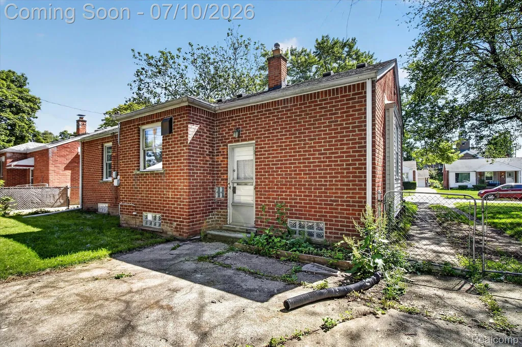 17125 Lennane Redford Charter Township MI 48240