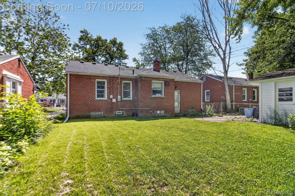 17125 Lennane Redford Charter Township MI 48240