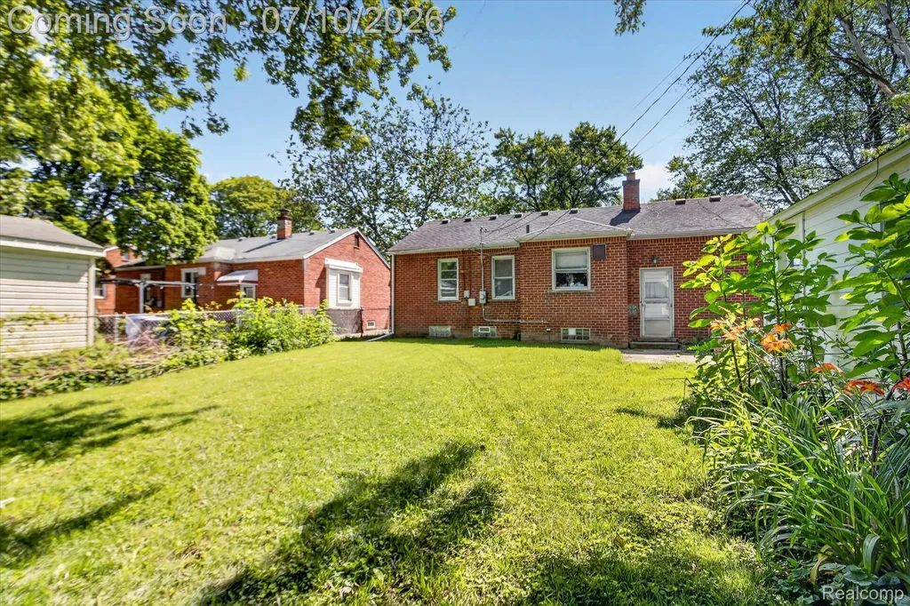 17125 Lennane Redford Charter Township MI 48240