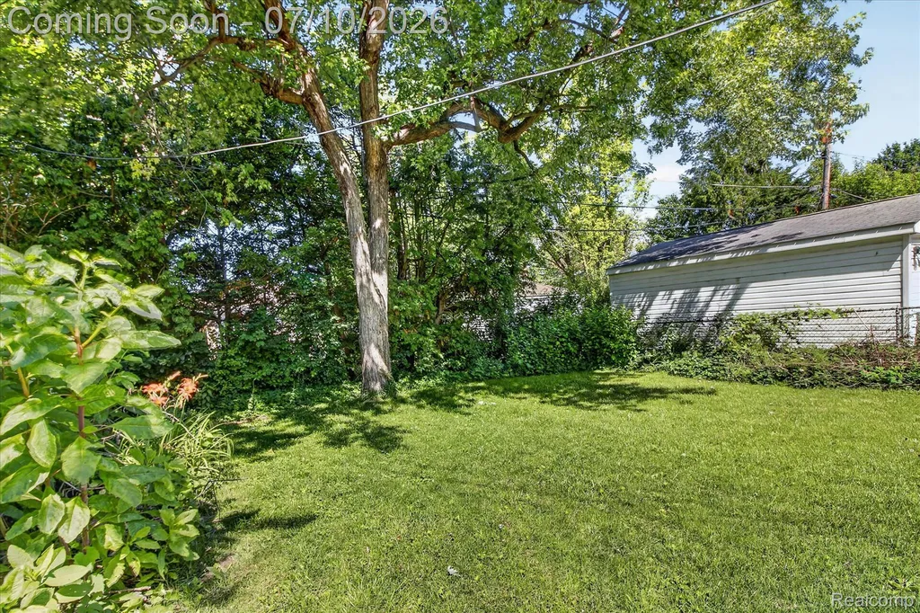 17125 Lennane Redford Charter Township MI 48240