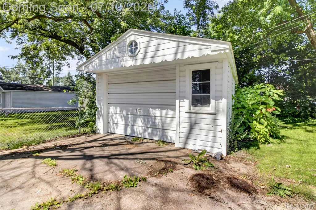 17125 Lennane Redford Charter Township MI 48240