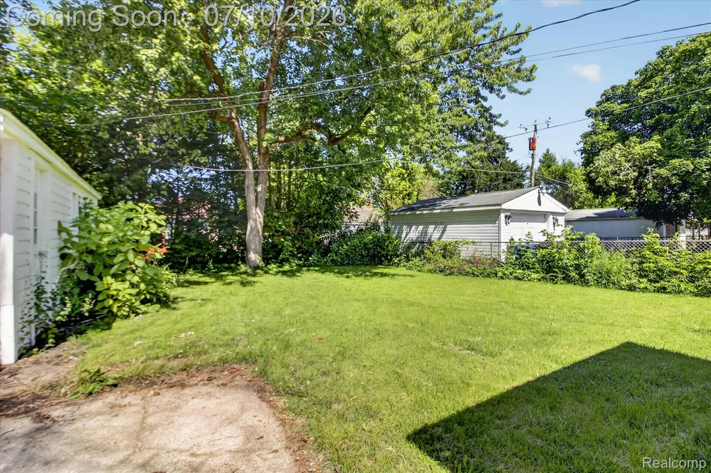 17125 Lennane Redford Charter Township MI 48240