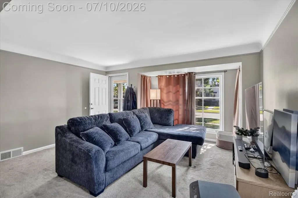 17125 Lennane Redford Charter Township MI 48240