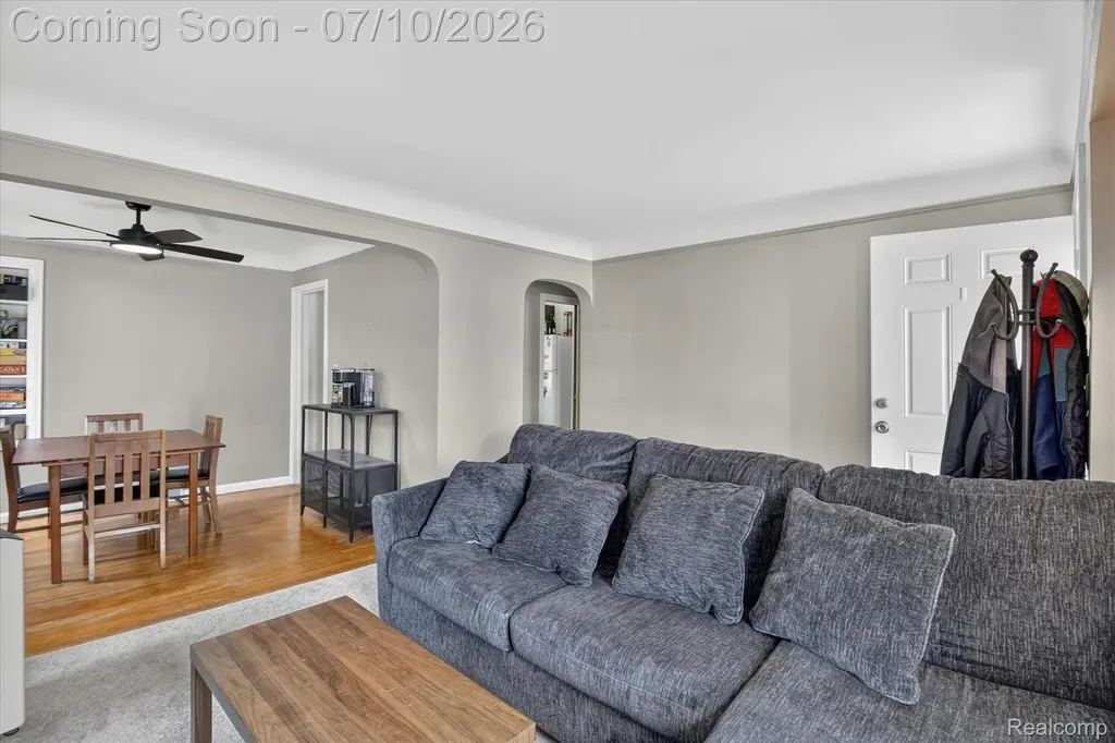 17125 Lennane Redford Charter Township MI 48240