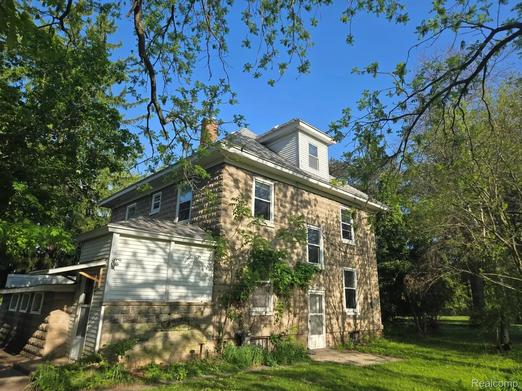 812 Academy Road Holly Township MI 48442