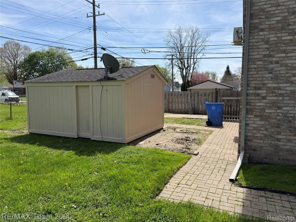 4253 Polk Street Dearborn Heights City MI 48125