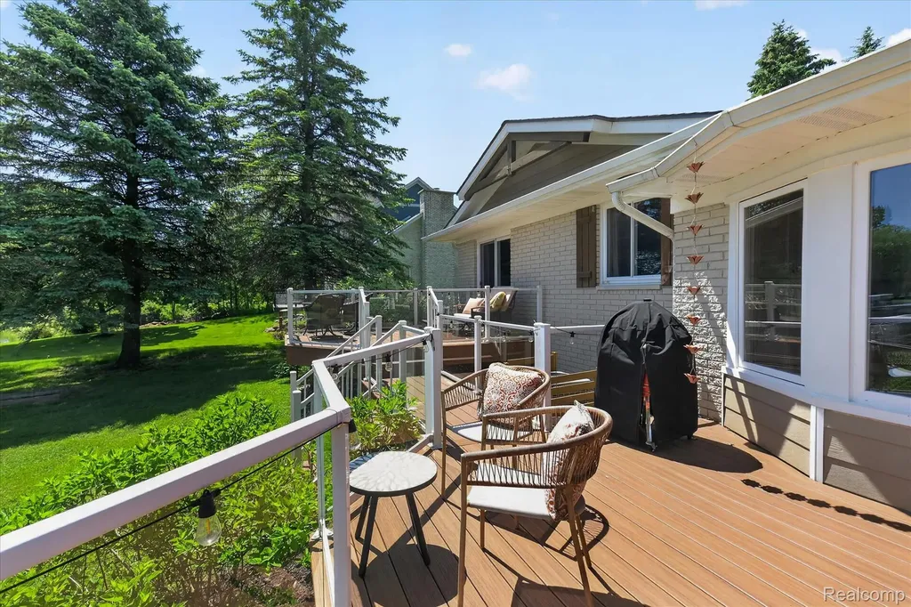 3860 E Commerce Road Commerce Charter Township MI 48382