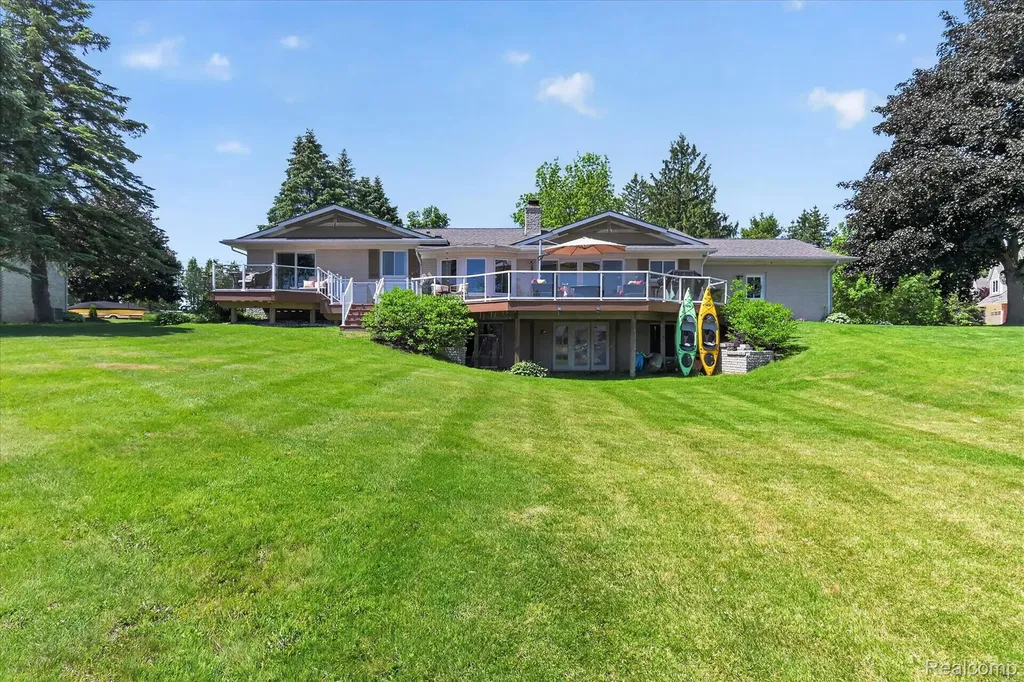 3860 E Commerce Road Commerce Charter Township MI 48382