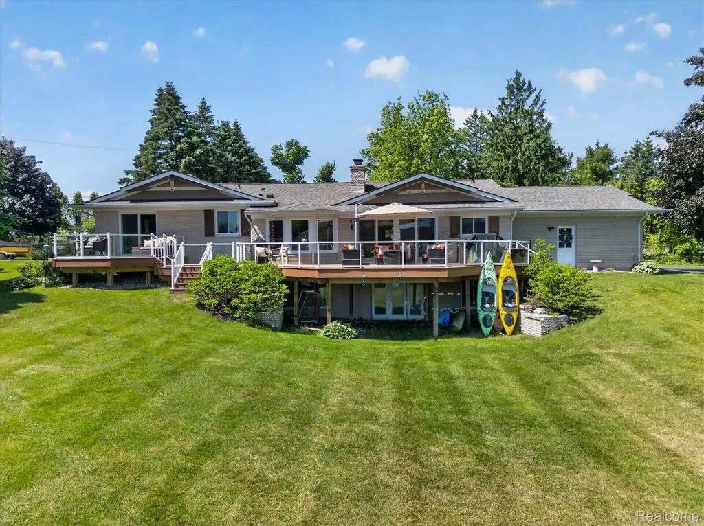 3860 E Commerce Road Commerce Charter Township MI 48382