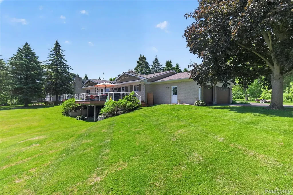 3860 E Commerce Road Commerce Charter Township MI 48382
