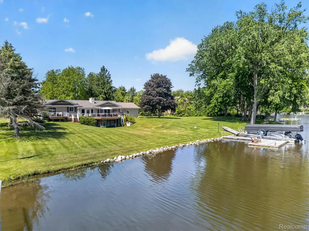 3860 E Commerce Road Commerce Charter Township MI 48382