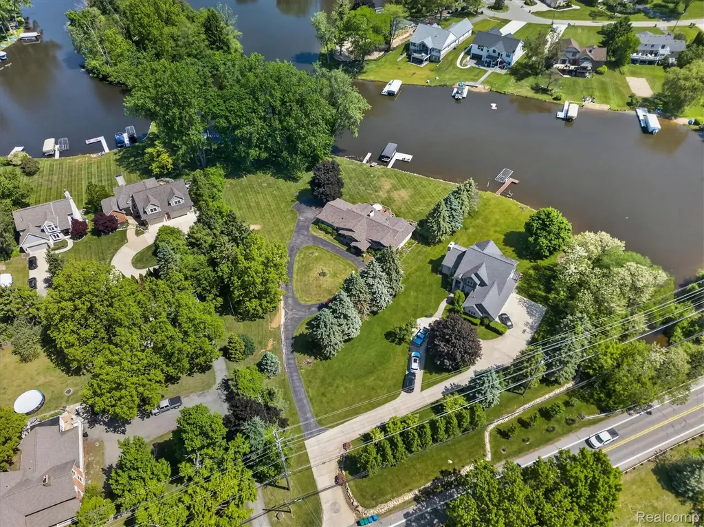 3860 E Commerce Road Commerce Charter Township MI 48382