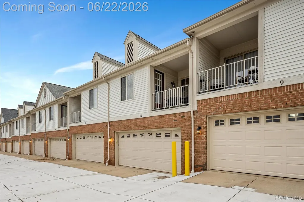 11 N Squirrel Road Auburn Hills City MI 48326