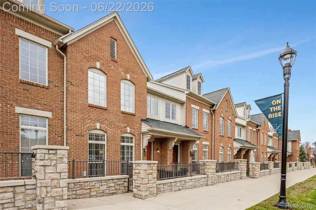 11 N Squirrel Road Auburn Hills City MI 48326