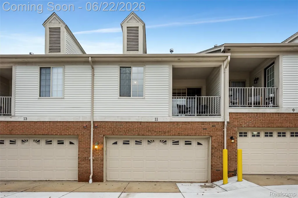 11 N Squirrel Road Auburn Hills City MI 48326