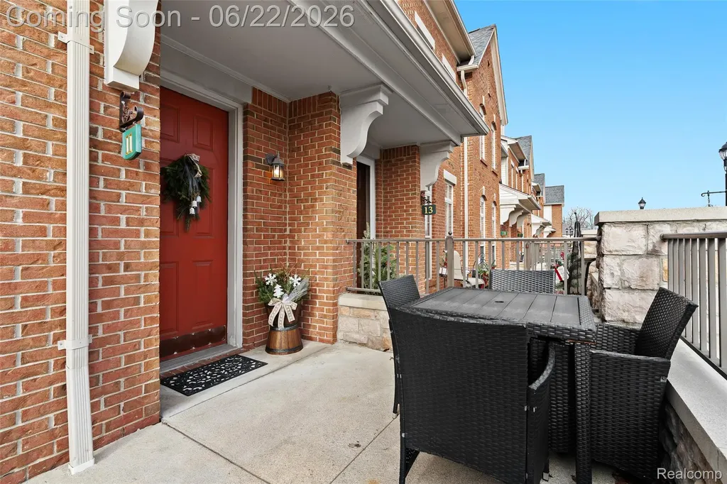 11 N Squirrel Road Auburn Hills City MI 48326