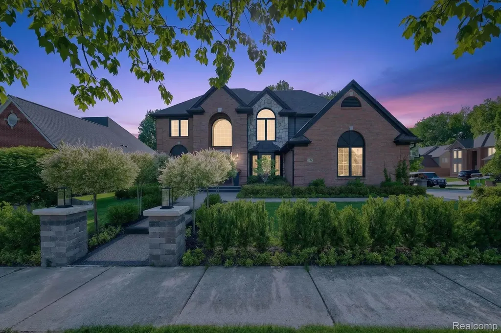 371 Lone Pine Circle Rochester City MI 48307