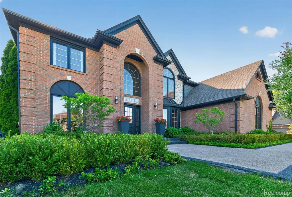 371 Lone Pine Circle Rochester City MI 48307