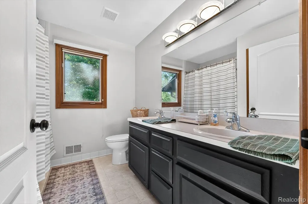 371 Lone Pine Circle Rochester City MI 48307