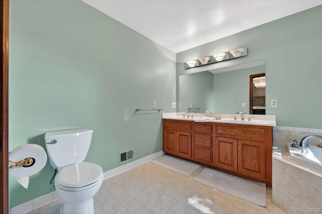 371 Lone Pine Circle Rochester City MI 48307