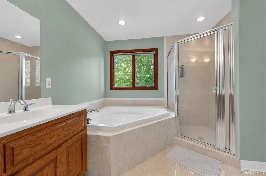 371 Lone Pine Circle Rochester City MI 48307