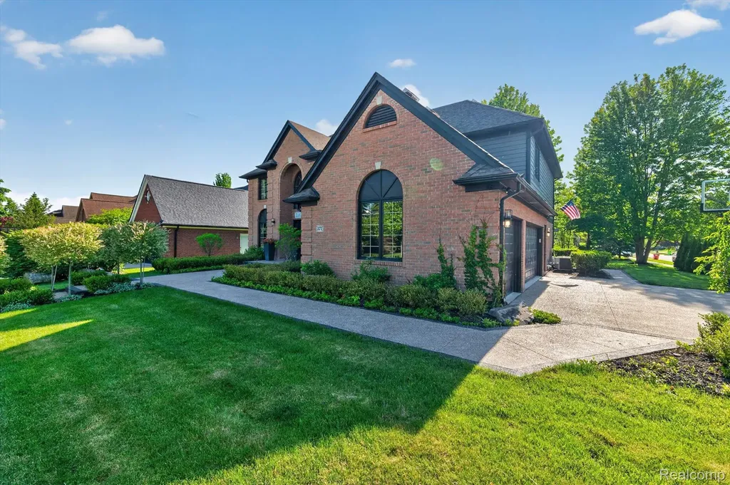 371 Lone Pine Circle Rochester City MI 48307