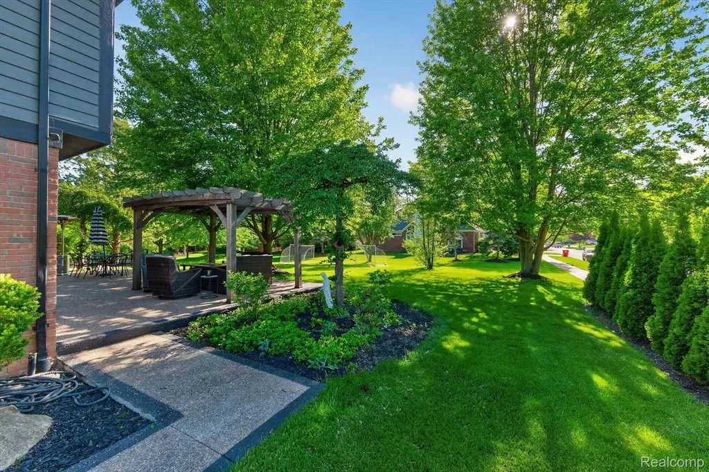 371 Lone Pine Circle Rochester City MI 48307