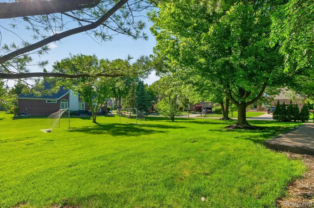 371 Lone Pine Circle Rochester City MI 48307