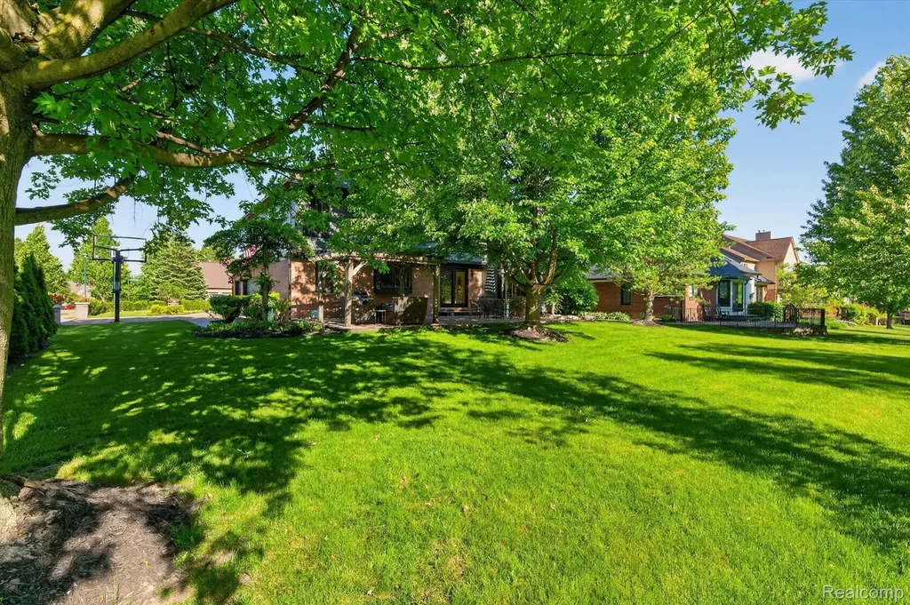 371 Lone Pine Circle Rochester City MI 48307