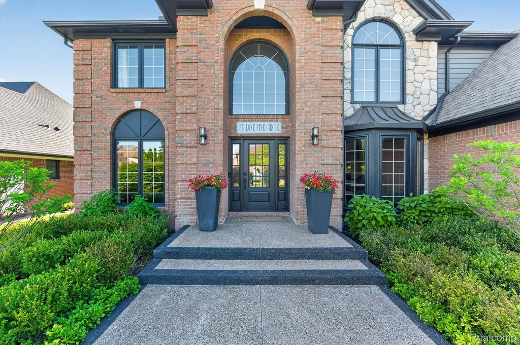 371 Lone Pine Circle Rochester City MI 48307