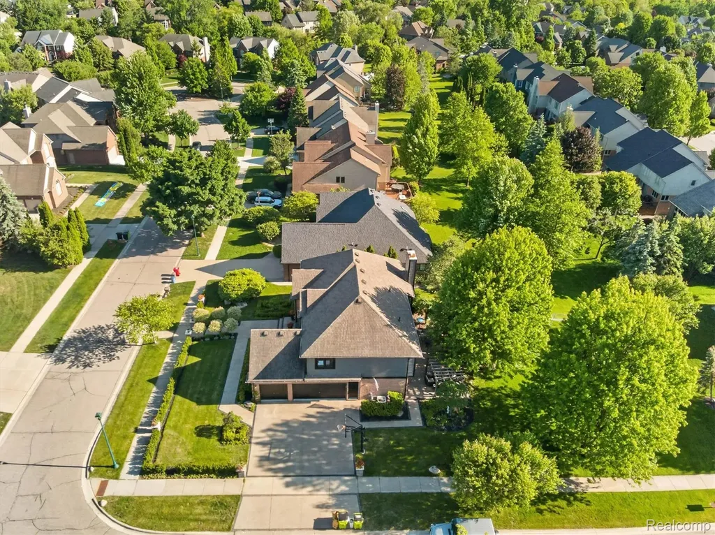 371 Lone Pine Circle Rochester City MI 48307